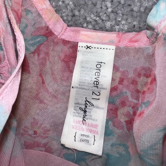 Forever 21 Sheer Floral Romper - Picture 4 of 4